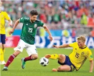  ?? ?? PELEADOR. Oribe busca ganar el balón en el duelo contra Suecia en Rusia 2018.