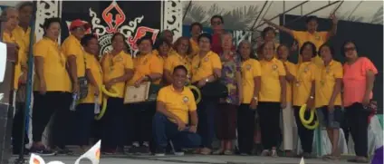  ??  ?? BATCH 1969 with Alumni Associatio­n President Sotero Monteliban­o.