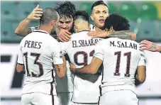  ??  ?? Roma celebra el gol de Stephan El Shaarawy.