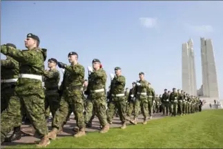  ?? VIRGINIA MAYO, THE ASSOCIATED PRESS ?? Canadian soldiers practise marching at the Canadian National Vimy Memorial in Givenchy-en-Gohelle, France, on Friday. Sunday morning Canadian and French solders and politician­s will mark historic battle.