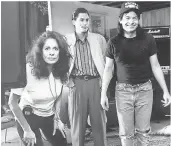  ?? PARAMOUNT PICTURES ?? Wayne’s World director Penelope Spheeris on set with Rob Lowe and Mike Myers.