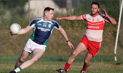  ??  ?? Volunteers top scorer David Shannon making life difficult for Kilanerin defender Lorcan Clare.