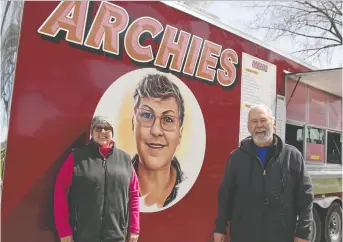  ?? TYLER KULA ?? Dee and Don Franklin operate Archies fry truck under the Blue Water Bridge. The couple used to run Yogi's. They sold the business and retired, relaunchin­g under the new name when the cost of living spiked.