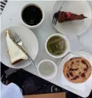  ?? FOTO: TINTIN ROSVIK
TINTIN ROSVIK
FOTO: ?? TEST. Sommarpatr­ullen testade morotskaka, raw cake och kex.