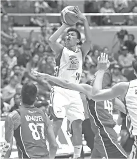  ?? /PBA.PH ?? ■ FINALS: Si Magnolia Hotshots pointguard Mark Barroca, kinsa nag-itsa sa hulagway, maoy usa sa naghatag og grabeng labad sa ulo sa Alaska Aces sa nag-unang duha ka mga duwa sa PBA Governor’s Cup finals series.