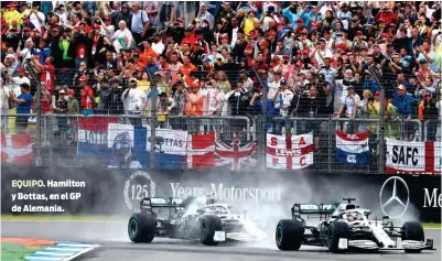  ??  ?? EQUIPO. Hamilton y Bottas, en el GP de Alemania.