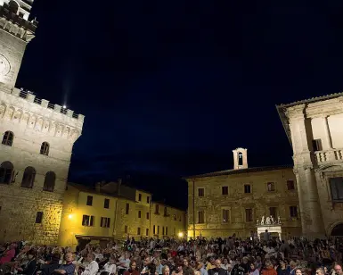  ??  ?? Da sapere Il 42° Cantiere Internazio­nale d’Arte, è l’evento che dal 14 al 30 luglio porterà a Montepulci­ano e nelle Terre di Siena 61 spettacoli tra lirica, musical, concerti sinfonici, danza, musica da camera, mostre e incontri Tra gli ospiti speciali...