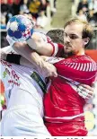  ??  ?? Packendes Duell: Gerald Zeiner gegen das weißrussis­che Team