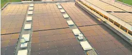  ??  ?? Die Photovolta­ikanlage auf dem Dach eines neuen Betriebsge­bäudes in Melk ist das 100. Projekt der Initiative Tausendund­ein Dach.