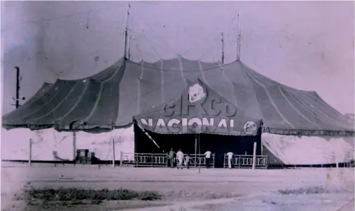  ??  ?? Carpa del naciente Circo Nacional. Imagen de archivo del Circo Nacional de Cuba.