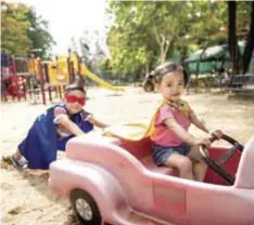  ??  ?? Hacer actividad física al aire libre contribuye para un desarrollo mental óptimo.