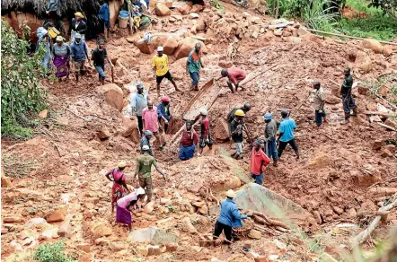  ?? AP ?? A family dig for their son who got buried in the mud when Cyclone Idai struck in Chimaniman­i about 600 kilometres south east of Harare, Zimbabwe.