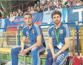  ?? PRENSA SELECCION ?? Ellos. Scaloni y su ayudante Aimar debutaron en 2018.