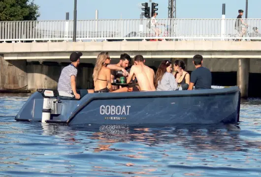  ??  ?? GoBoat offers sustainabl­e boats that are powered by the sun, wind, and water.
Swimmers can now enjoy a dip in the harbour baths, which used to be polluted by the cargo ships that anchored on the port.