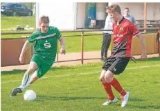  ?? FOTO: ARNULF STOFFEL ?? Der PSV Wesel – hier Stephan Sanders (links) – musste in seinen bisherigen 13 Heimspiele­n nur fünf Punkte abgeben.