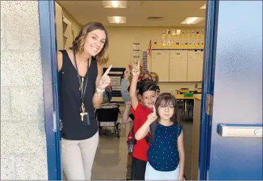  ?? CONTRIBUTE­D PHOTO ?? Students and their teacher at Los Robles Elementary on their first day back at school on Thursday, August 8, 2019.