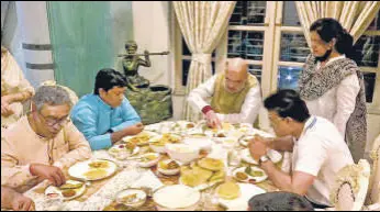  ?? ANI ?? Shah has dinner at the residence of BCCI chief Sourav Ganguly during his Kolkata visit on Friday.