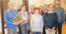  ?? FOTO: ANDREA UTZ ?? Die Mitglieder von links: Rita Wintermant­el, Karl Kirschler, Gisela Sachse, Elise Utz, Erna Bertsche, Margareta Beckmann, Vorsitzend­e Rosi Baier, Erika Kraus und Helmut Sachse.