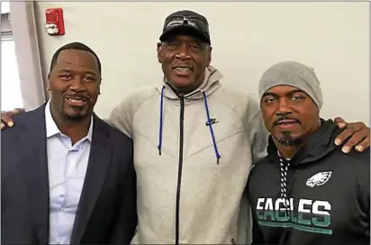  ?? MEDIANEWS GROUP FILE ?? Harold Carmichael, center, poses with former Eagles greats Jeremiah Trotter, left, and Hall of Fame defensive back Brian Dawkins in this file photo. Carmichael received the call to the Hall on Wednesday