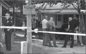  ?? NWA Democrat-Gazette/MICHAEL WOODS • @NWAMICHAEL­W ?? Springdale police officers wait Friday outside a home on the corner of Gibbs Road and Nichols Road in Springdale as they investigat­e a shooting.