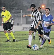  ??  ?? Por el carril, Juan Perotti llegó desde Carhué y enseguida se consolidó entre los once de Liniers.