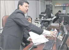  ??  ?? Miguel Iturburo, director de Calidad informátic­a del TSJE, confesó un fraude electoral y luego se desdijo.