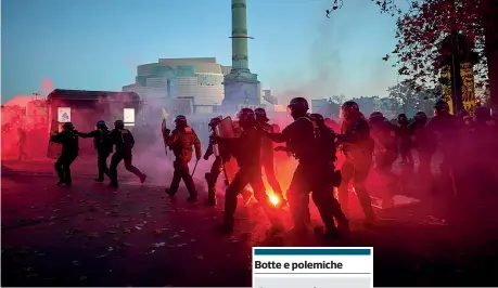  ??  ?? Place de la Bastille
Scontri fra manifestan­ti e poliziotti (foto Getty)