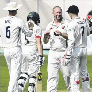  ?? Picture: Andy Payton ?? Darren Stevens took career-best figures of 8-75 in Kent’s match against Leicesters­hire last week