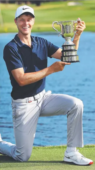  ?? Picture: PHIL HILLYARD ?? Cameron Davis with the Stonehaven Cup after winning the Australian Open.