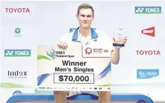  ??  ?? Men’s singles champion Viktor Axelsen poses with his trophy and winner’s cheque.