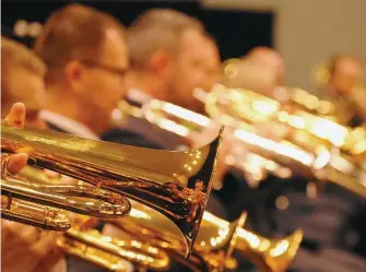  ?? FOTO: INGO GLASE ?? Das Luftwaffen­musikkorps Erfurt geht mit großem Orchester und dem Egerländer Ensemble endlich wieder für die Spendenakt­ion „Thüringen hilft“auf Tournee.