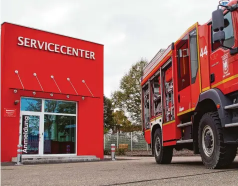  ?? Foto: Jakob Stadler ?? Beim Servicecen­ter der Firma Ziegler in Bachhagel werden Feuerwehrf­ahrzeuge gewartet, wie in diesem Fall eines der Bundeswehr. Ziegler stellt den Aufbau, hinten auf dem Wagen, her, inklusive der Gerätschaf­ten und ist auch für die Wartung zuständig.