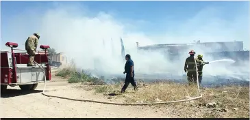  ??  ?? el siniestro registrado ayer en la tarde donde Bomberos evitó que el fuego alcanzara las viviendas vecinas