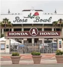  ??  ?? entrada principal del Rose Bowl Stadium de Pasadena, California