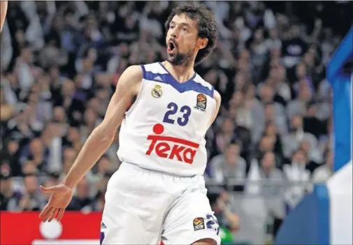  ??  ?? EN ESTADO DE GRACIA. Sergio Llull celebra uno de sus cinco triples de un primer cuarto en el que anotó 19 puntos y sumó 24 de valoración.