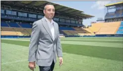  ??  ?? UN AÑO MAS. Cazorla ha renovado su contrato por una temporada.