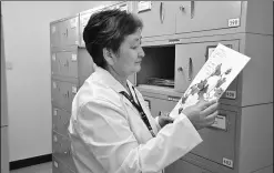  ?? PROVIDED TO CHINA DAILY ?? Zhu Zhaoyun checks samples at the Yunnan Institute of Materia Medica in 2015.