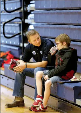  ?? NWA Democrat-Gazette/DAVID GOTTSCHALK ?? Shane Newell (left) visits Tuesday with Michael Faries, a fifth-grader at Ruth Barker Middle School, during lunch in the school gymnasium. Newell is participat­ing in the Lunch Buddies program pairing adults with students in the Bentonvill­e School...