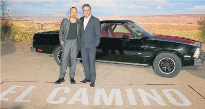  ?? AFP ?? Aaron Paul y Bryan Cranston. En la première de “El Camino”. Ahora se develaron algunos secretos...