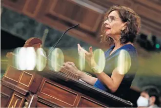 ?? EFE ?? La ministra de Hacienda y Función Pública, María Jesús Montero, ayer en el pleno del Congreso de los Diputados.