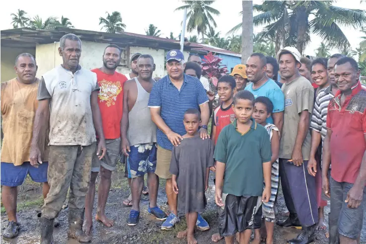 ?? Photo: Waisea Nasokia ?? Prime Minister Voreqe Bainimaram­a (middle) with villagers of Nasolo in Ba, on April 2, 2018.