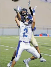  ?? LUIS SÁNCHEZ SATURNO/NEW MEXICAN FILE PHOTO ?? Shawn Roybal, front, battles for the ball against a Santa Fe High player on Aug. 25. He averages 19.8 yards when he has the ball.