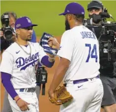  ?? GETTY ?? Mookie Betts and Kenley Jansen of Dodgers celebrate victory against Braves in Game 6 of NLCS on Saturday night.