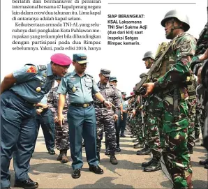  ?? ALEX QOMARULLAH/JAWA POS ?? SIAP BERANGKAT: KSAL Laksamana TNI Siwi Sukma Adji (dua dari kiri) saat inspeksi Satgas Rimpac kemarin.