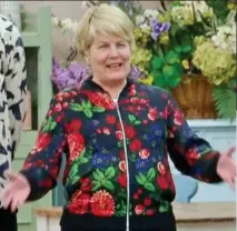  ??  ?? Copycat? New host Sandi Toksvig wore a bomber SANDI Toksvig gave Mary Berry a run for her money with a £229.99 floral bomber jacket from Club Monaco.
Viewers drew comparison­s to Miss Berry, 82, who is known for her floral jackets.
Some joked the...