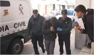  ?? ?? Un prêtre et son compagnon arrêtés à Badajoz pour avoir vendu des stimulants sexuels