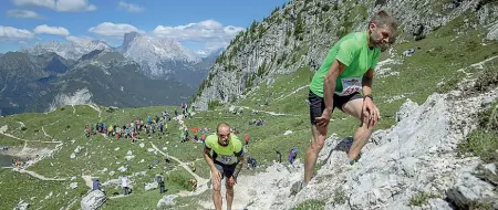  ??  ?? Maratona Un’immagine della scorsa edizione della Transcivet­ta che richiama sulle Dolomiti centinaia di appassiona­ti di skyrunner