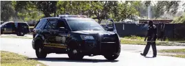  ?? MATIAS J. OCNER mocner@miamiheral­d.com ?? Miami Gardens police work near Bunche Park and Northwest 23rd Avenue on Friday. Three people were shot on Northwest 30th Avenue and East Bunche Park Drive.