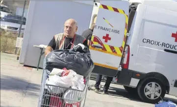  ?? (Photos Hélène Dos Santos) ?? Les bénévoles de l’antenne saint-maximinois­e couvrent  communes pour recueillir des dons qui sont ensuite pris en charge et redistribu­és aux bénéficiai­res.