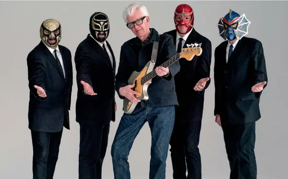  ??  ?? Nick Lowe, center, with members of Los Straitjack­ets, from left, Chris Sprague, Eddie Angel, Greg Townson and Pete Curry